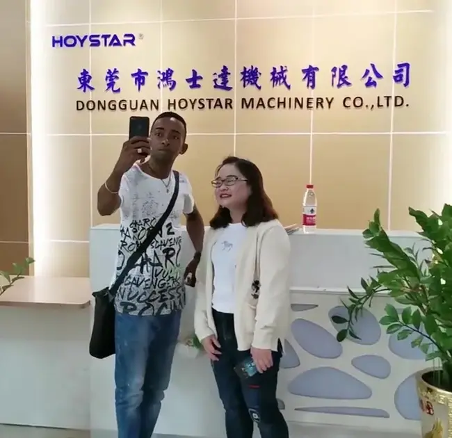 Clientes de Madagascar visitan la empresa Hoystar